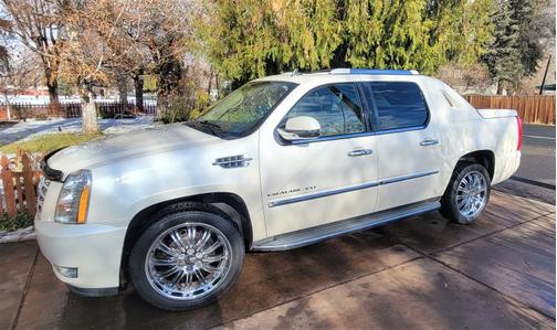 Photo 1 of 14 of 2012 Cadillac Escalade EXT Luxury